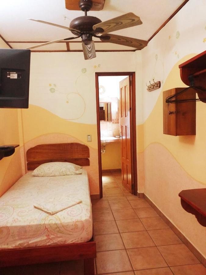 Hostal Hansi 博卡斯德尔托罗 外观 照片