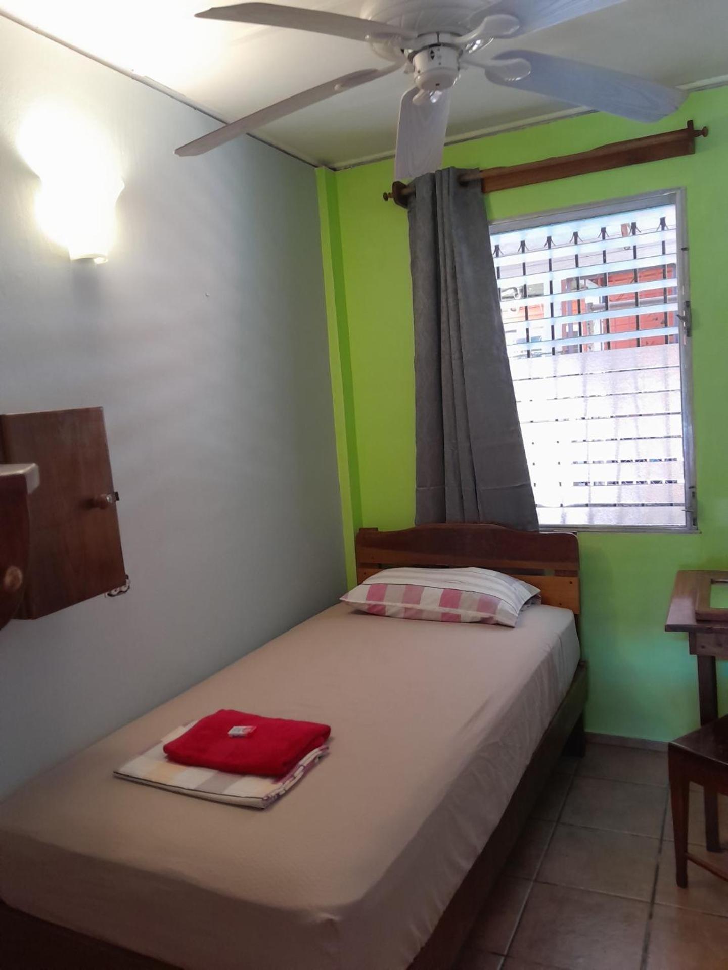 Hostal Hansi 博卡斯德尔托罗 外观 照片