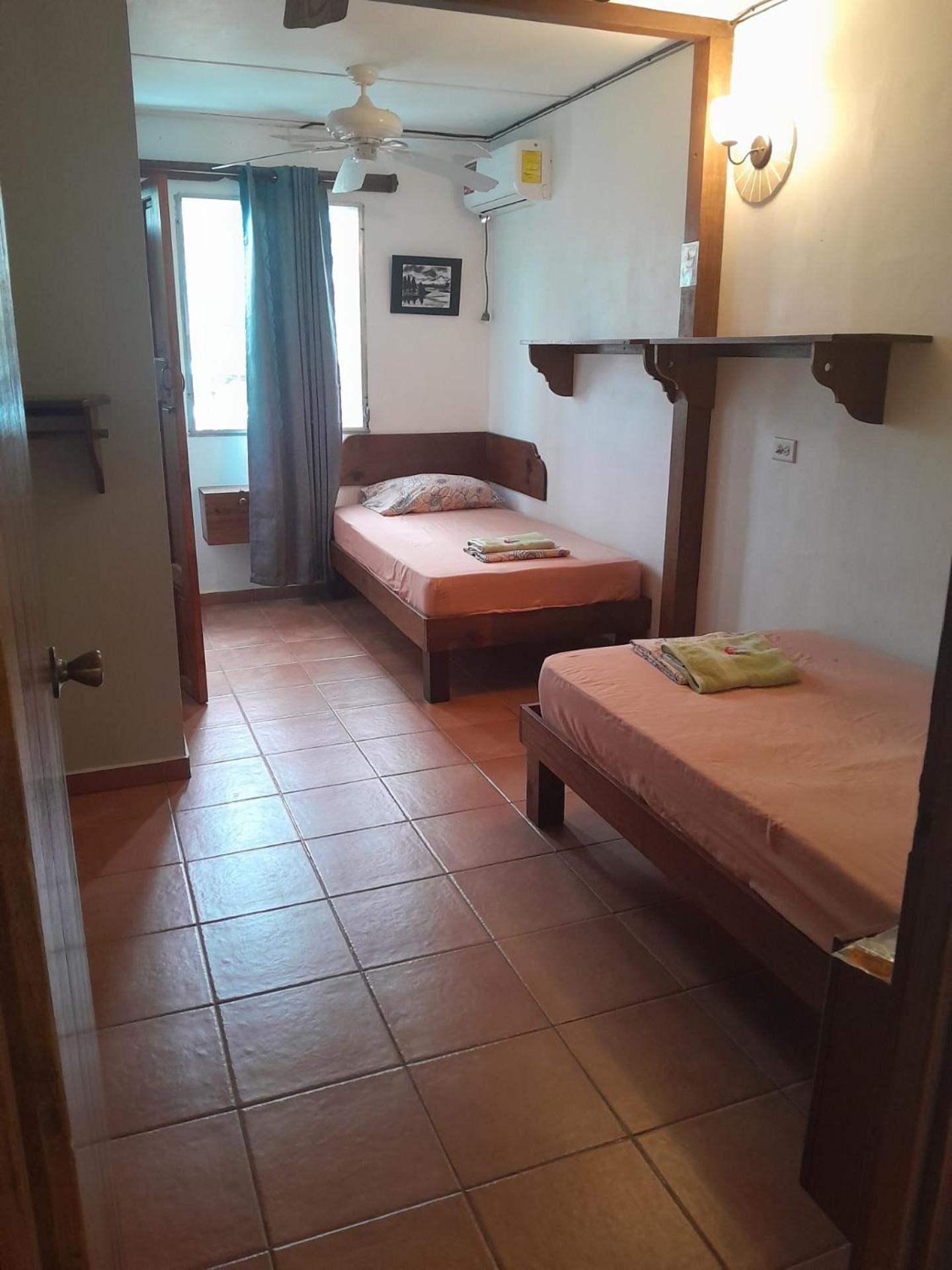 Hostal Hansi 博卡斯德尔托罗 外观 照片