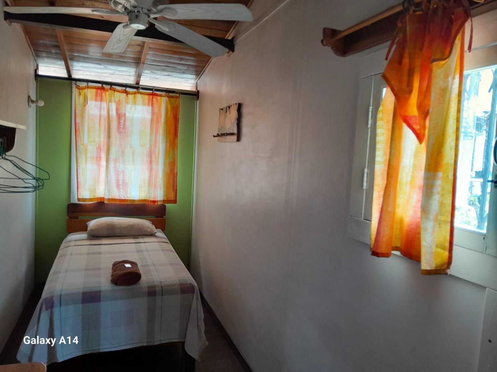 Hostal Hansi 博卡斯德尔托罗 外观 照片