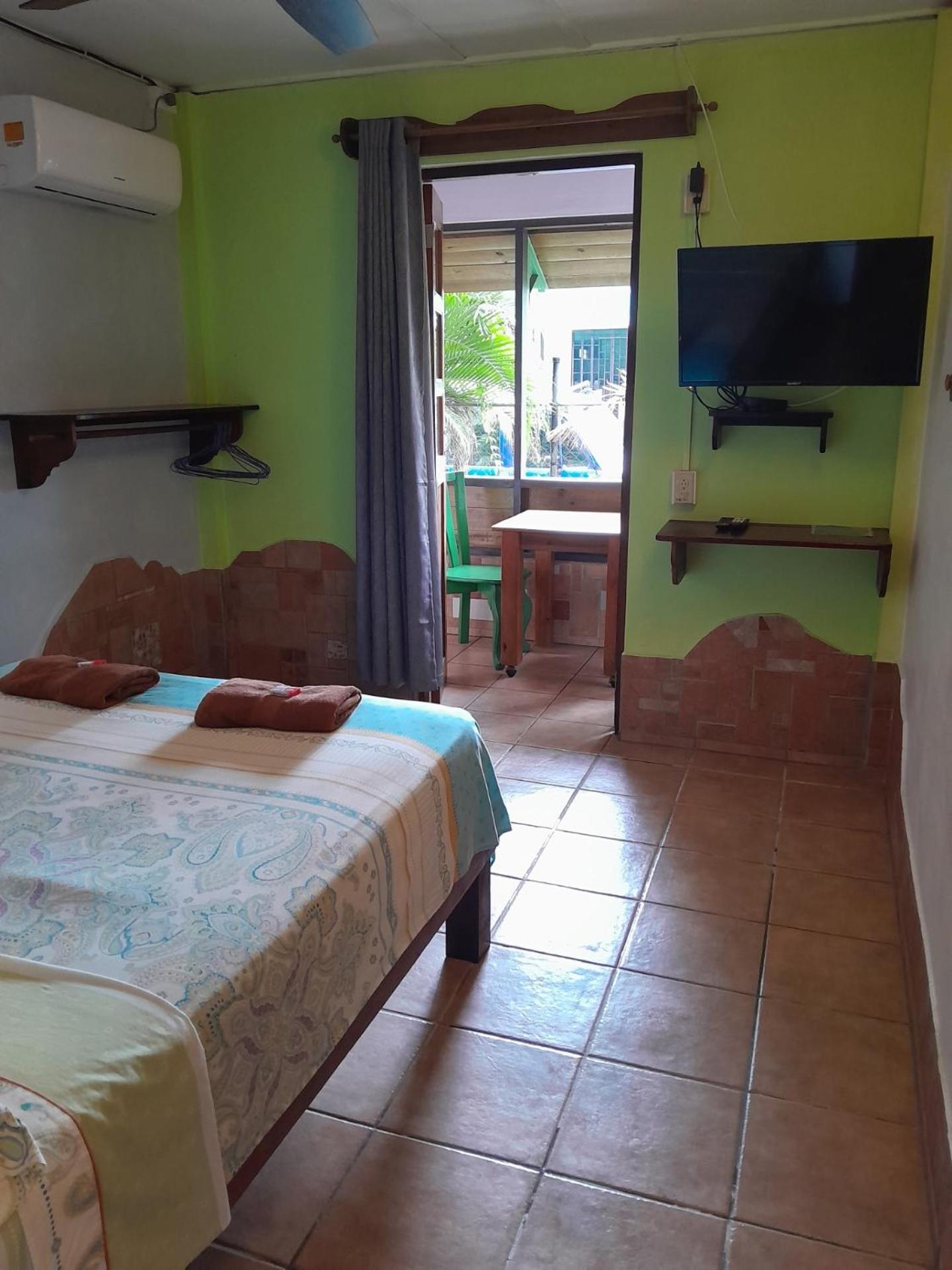 Hostal Hansi 博卡斯德尔托罗 外观 照片