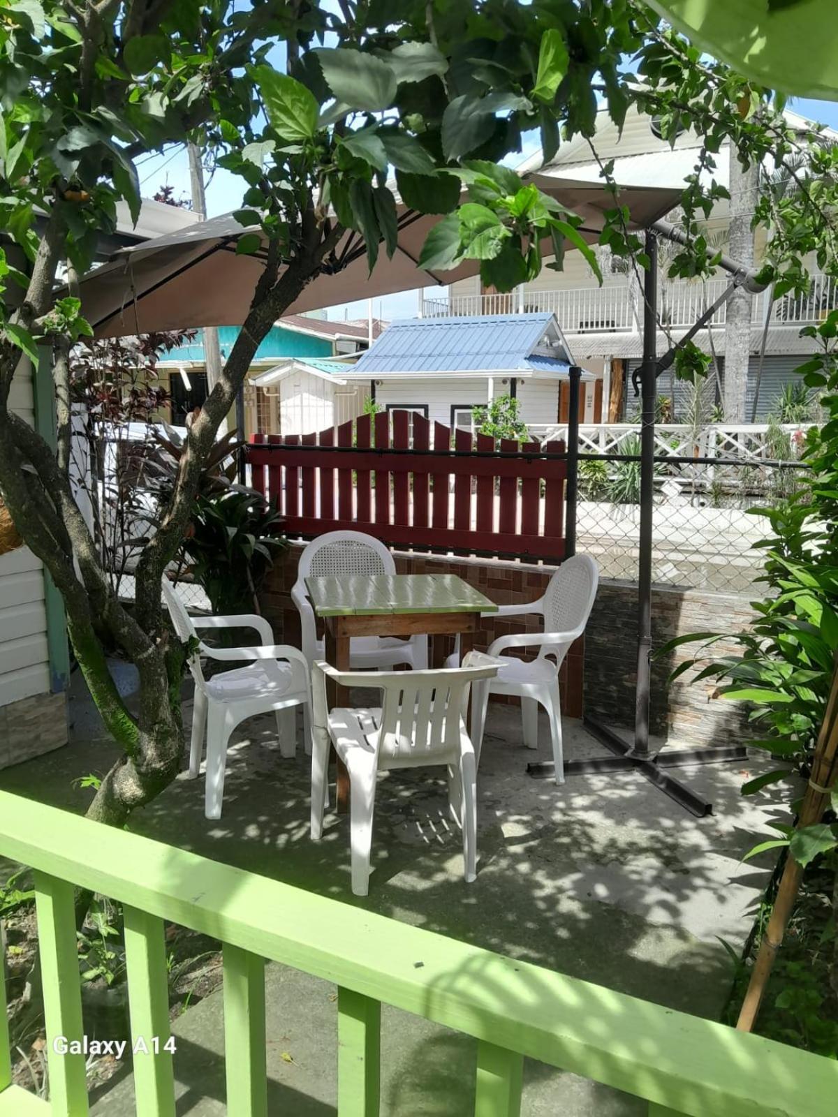 Hostal Hansi 博卡斯德尔托罗 外观 照片