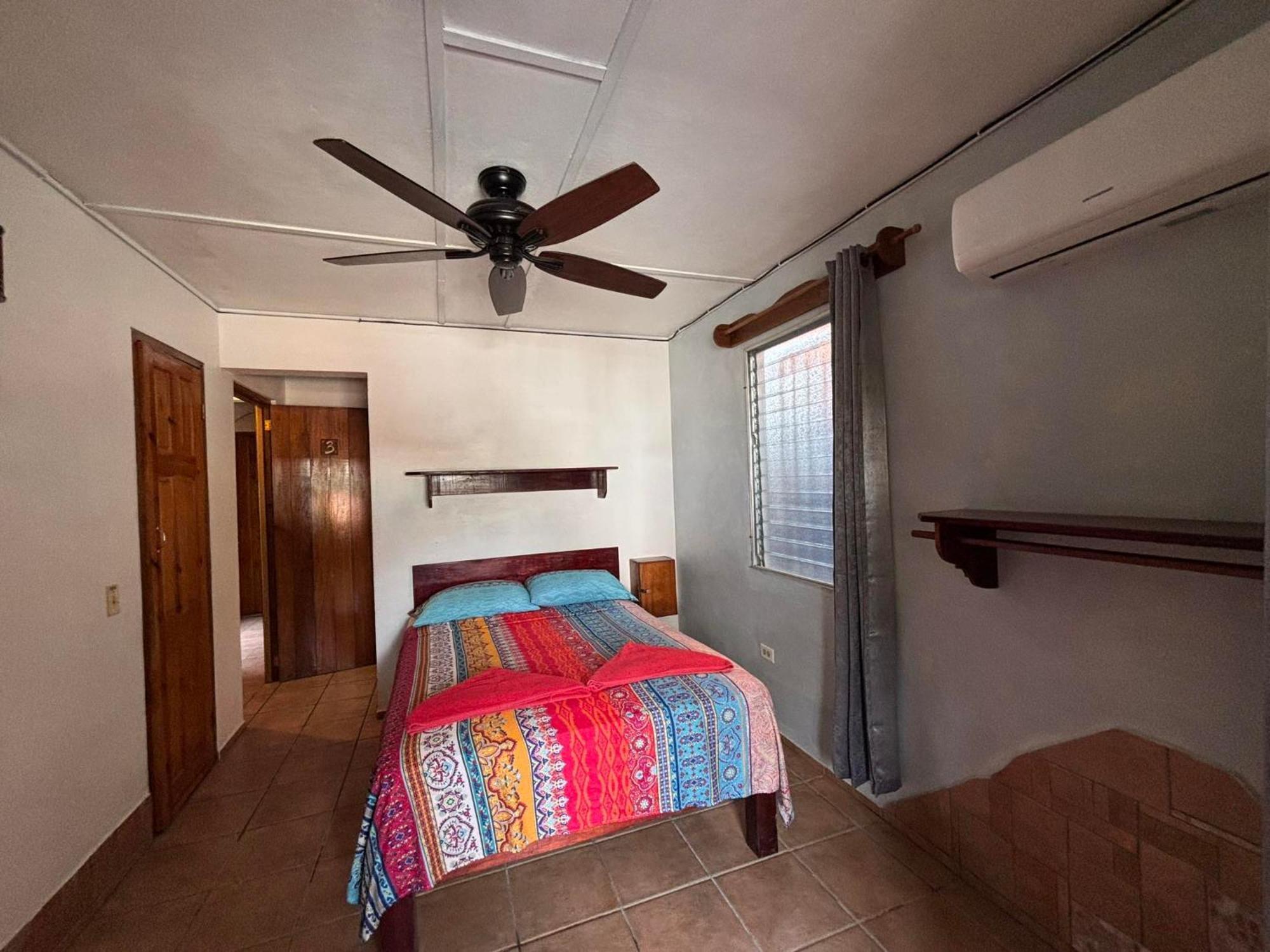 Hostal Hansi 博卡斯德尔托罗 外观 照片