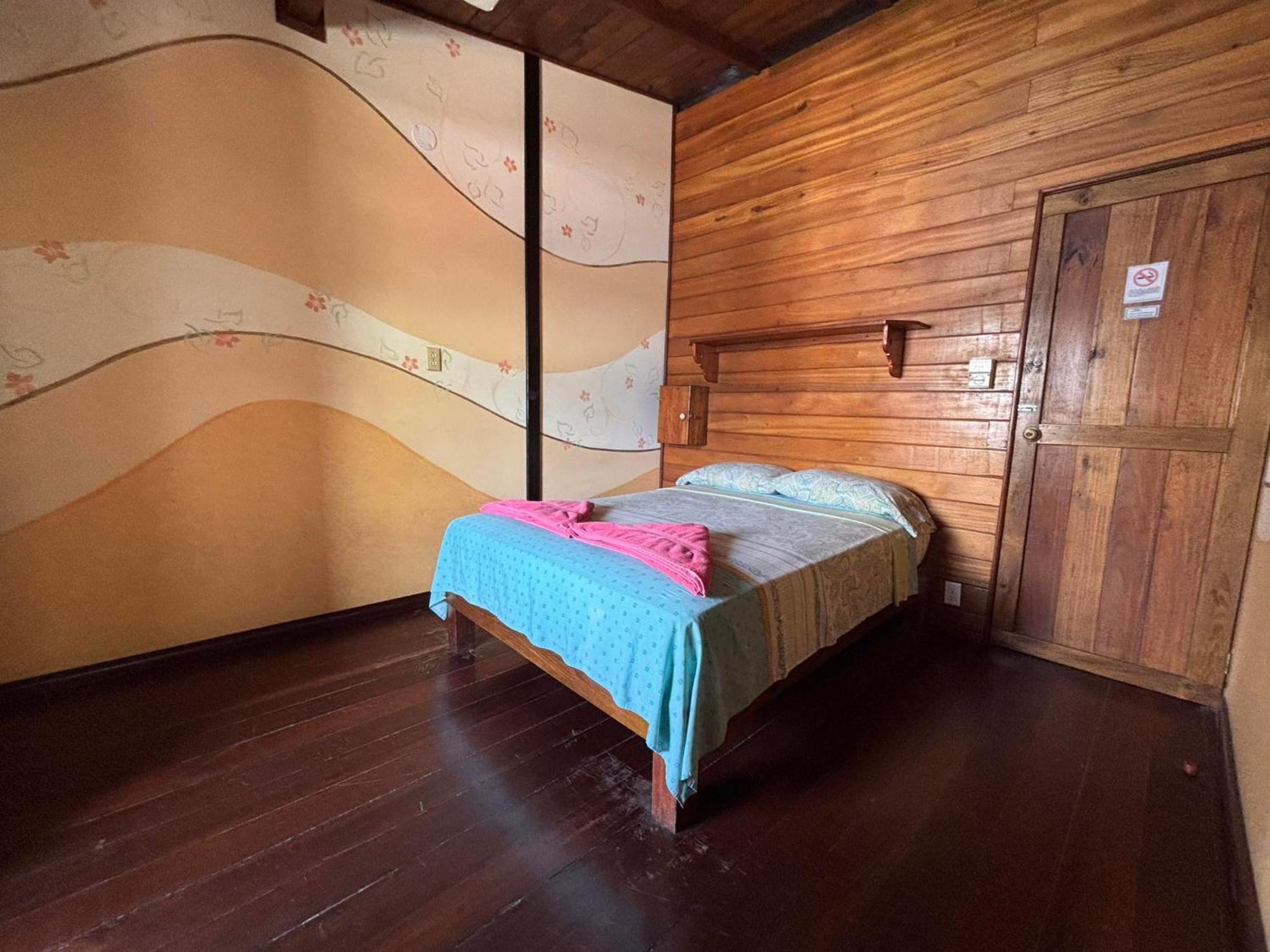 Hostal Hansi 博卡斯德尔托罗 外观 照片