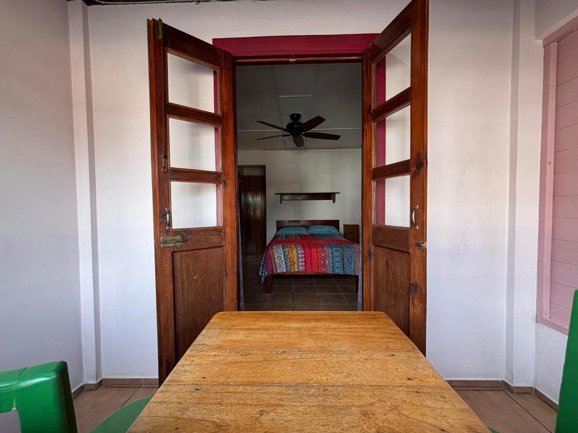 Hostal Hansi 博卡斯德尔托罗 外观 照片