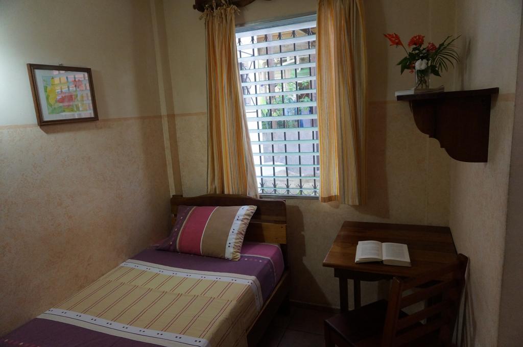Hostal Hansi 博卡斯德尔托罗 外观 照片