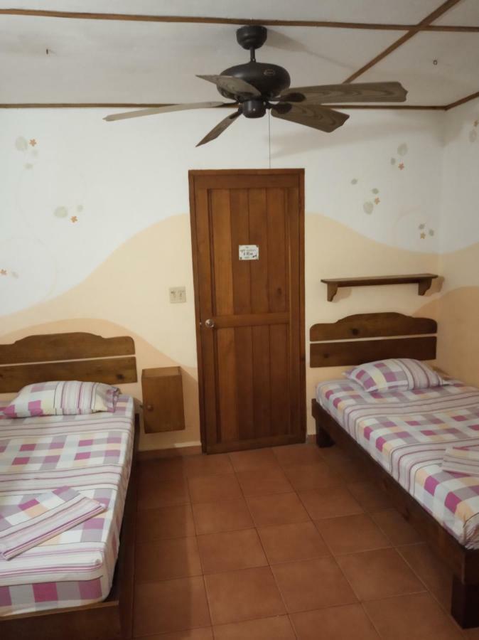 Hostal Hansi 博卡斯德尔托罗 外观 照片
